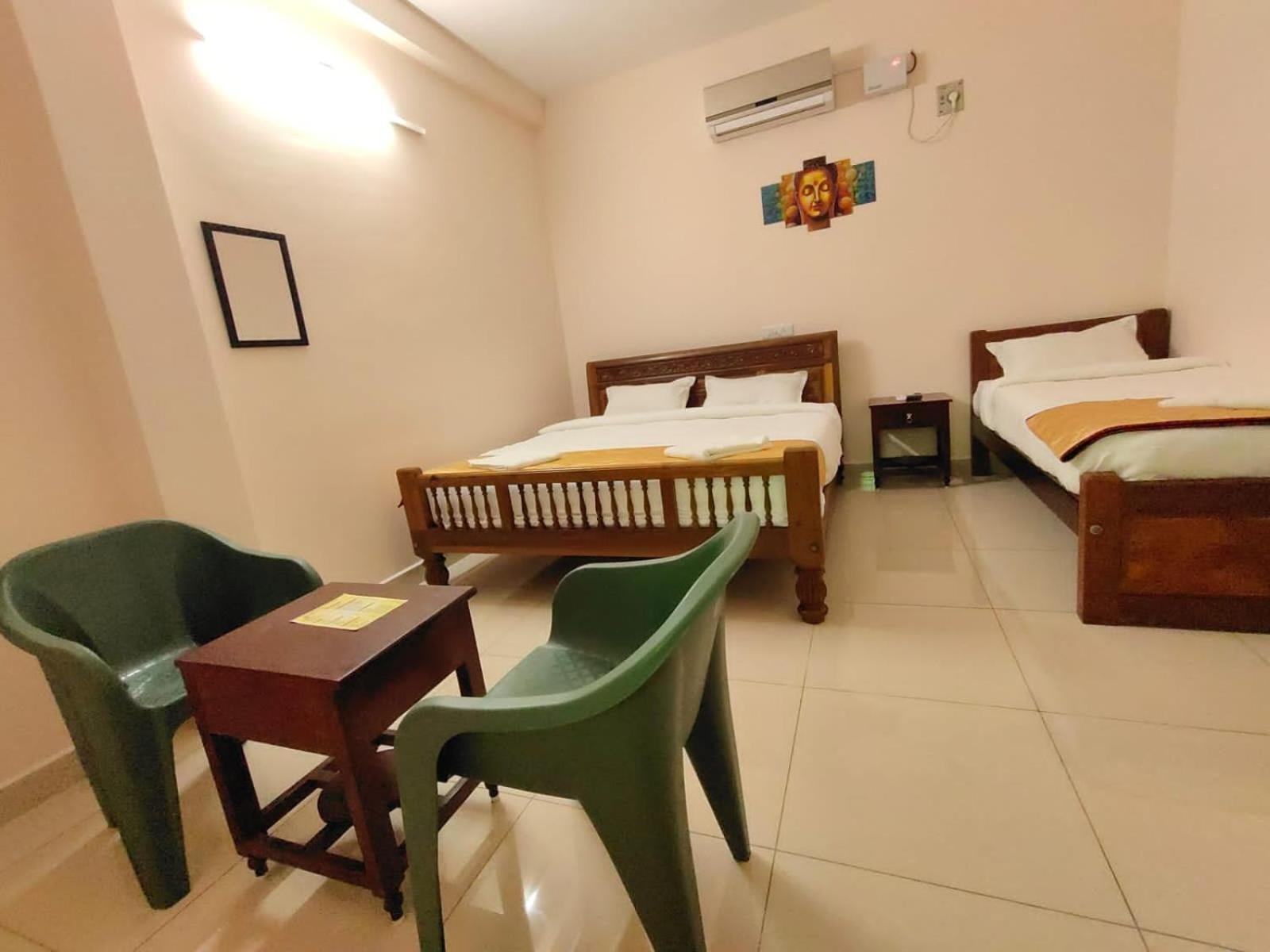 Le Township Residency Hotel Puduccseri Kültér fotó