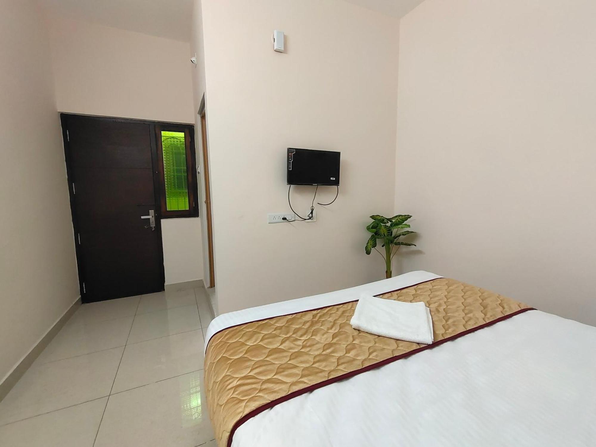 Le Township Residency Hotel Puduccseri Kültér fotó