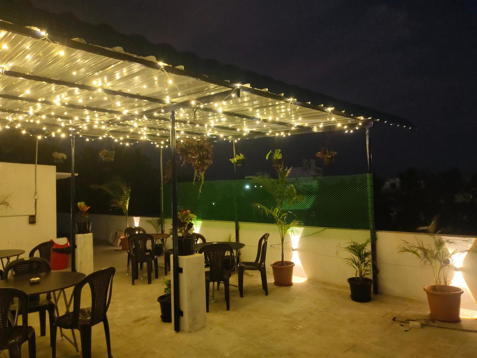 Le Township Residency Hotel Puduccseri Kültér fotó