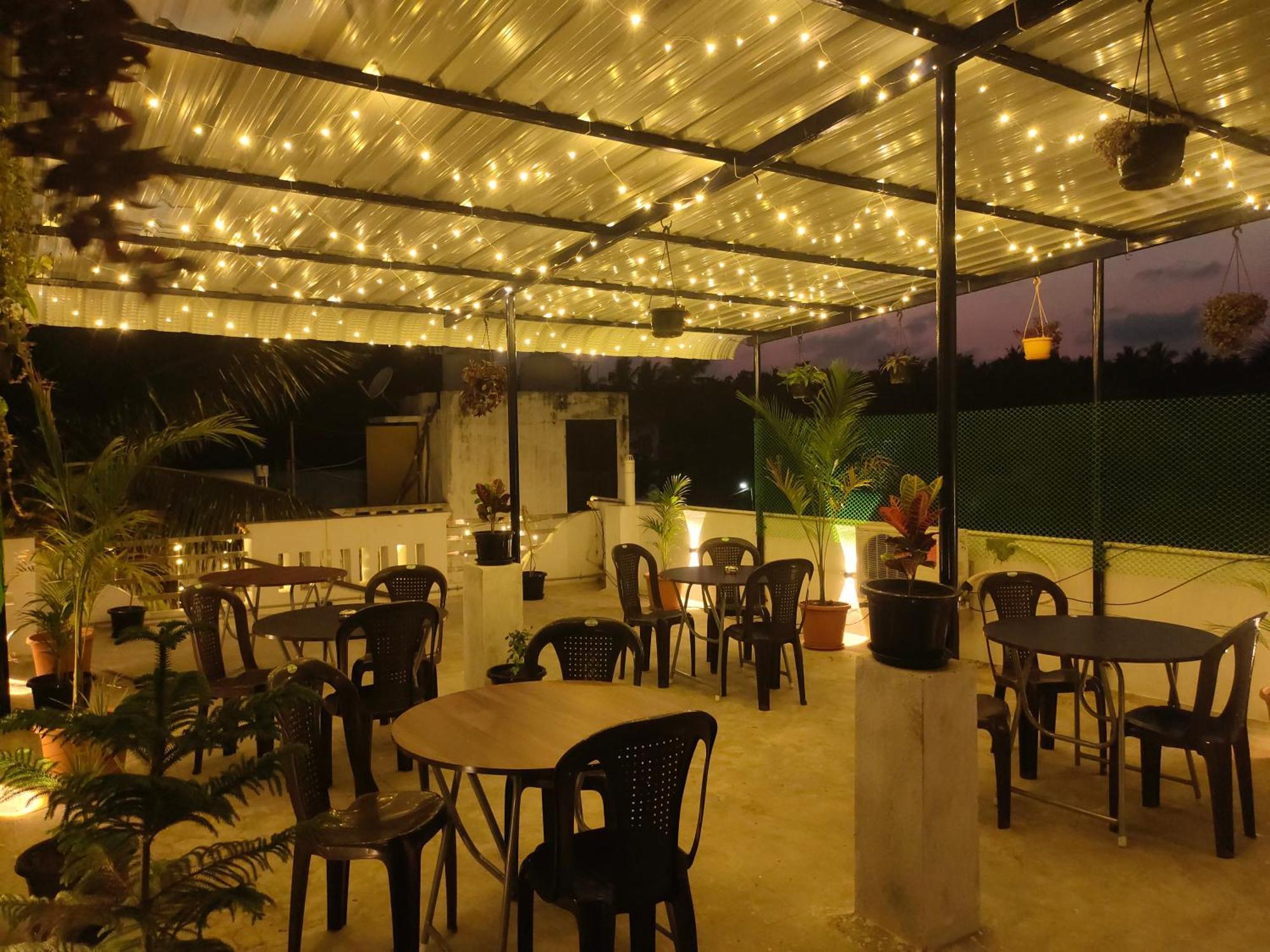 Le Township Residency Hotel Puduccseri Kültér fotó