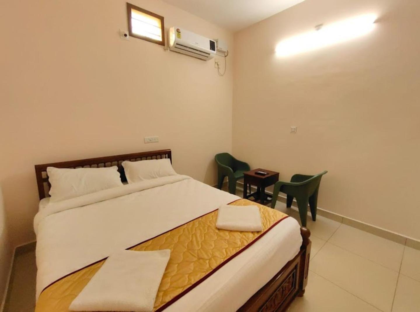 Le Township Residency Hotel Puduccseri Kültér fotó